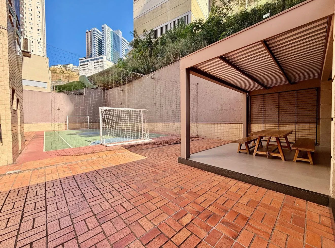 Foto 2 de Apartamento à venda no Luxemburgo com 180m², 4 quartos e 3 vagas
